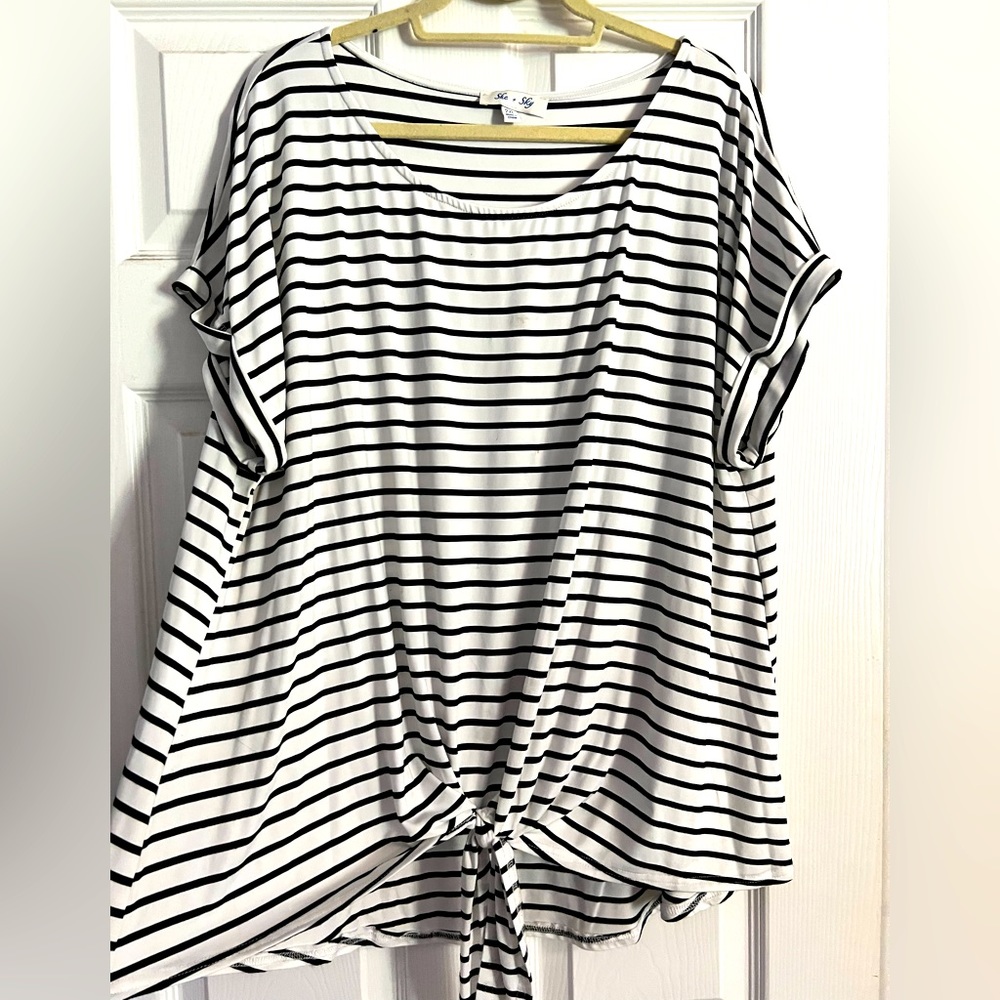 Make an offer! Boutique brand black and white st blouse with knotted front. 2XL.